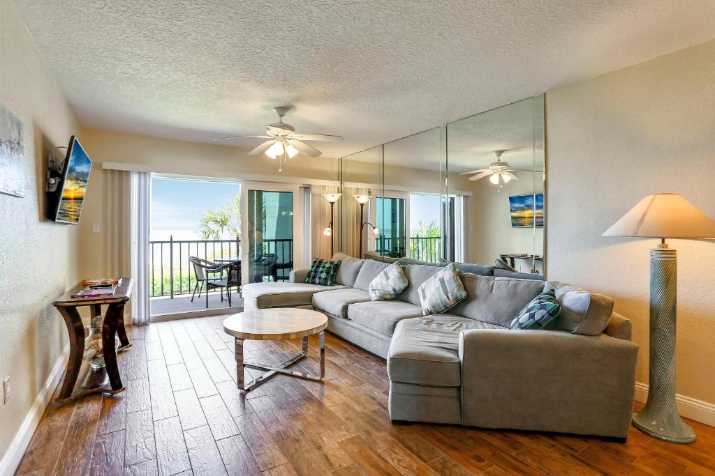 Land's End 6-303 Beach Front - Premier image