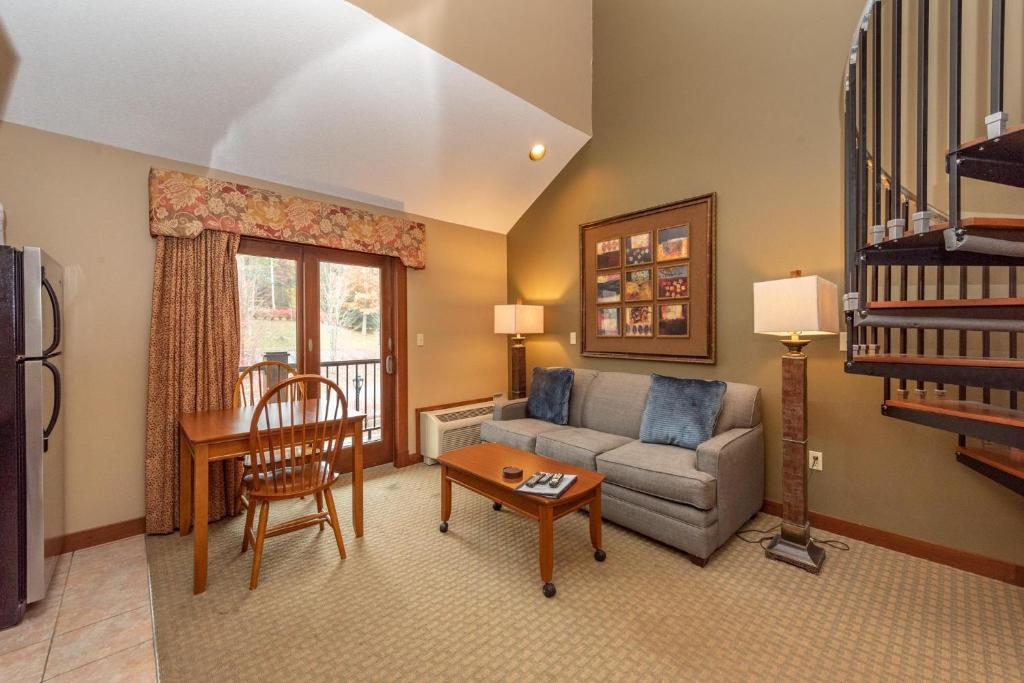 A316 Studio & Loft Standard View - Tap to explore photos