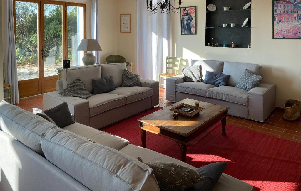 Awesome Home In Entrecasteaux With Outdoor Swimming Pool, 6 Bedrooms And Wifi photo 4