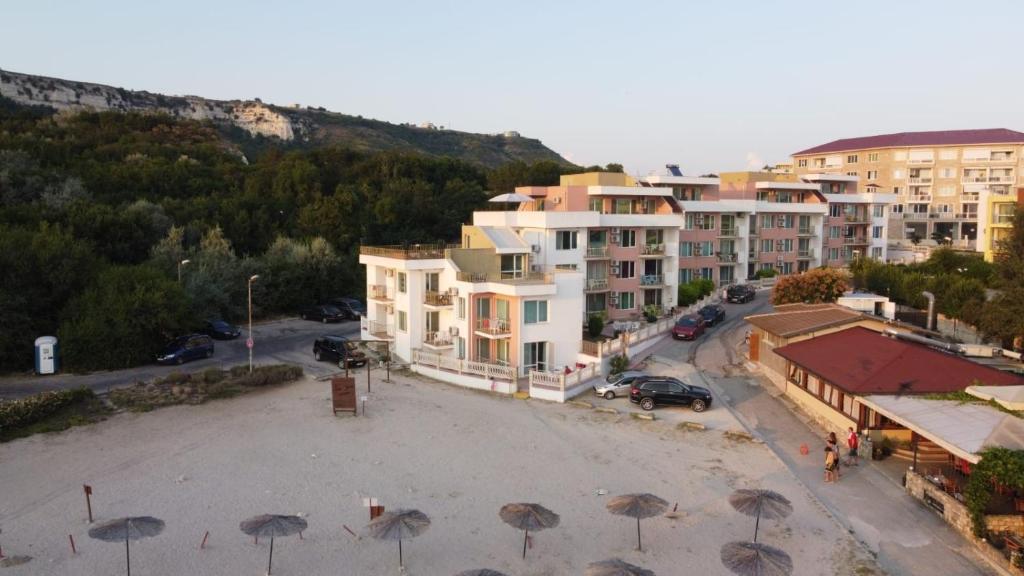 Perfect Sea View One Bedroom Apartment with gate direct on the beach photo 1