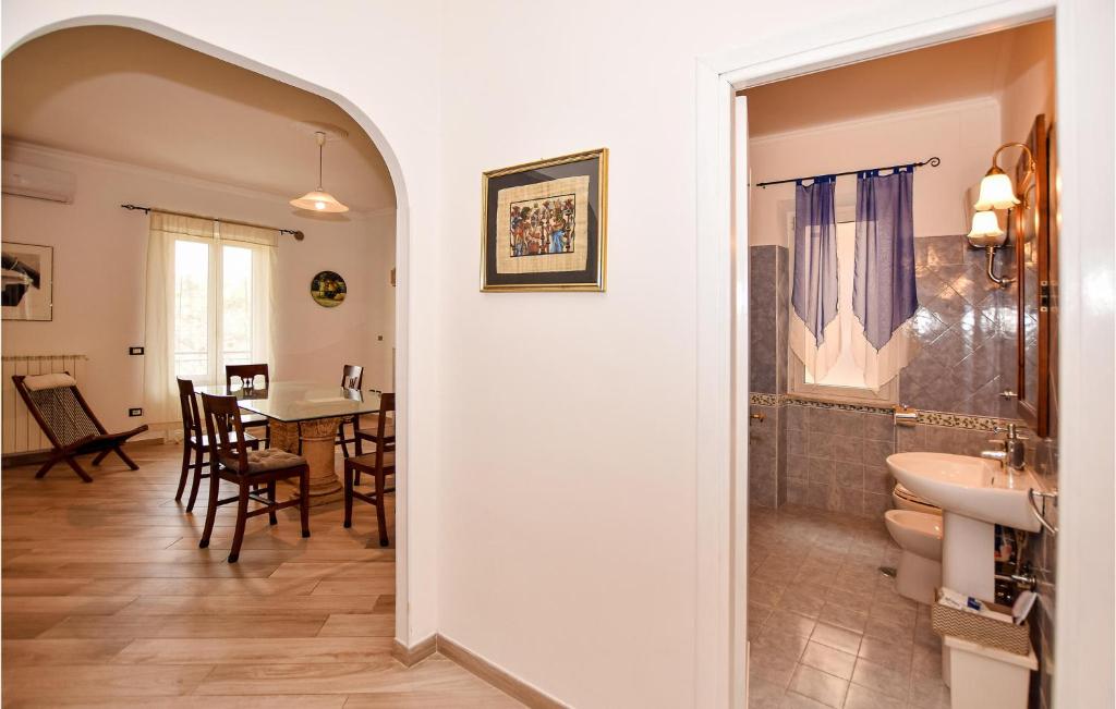 Nice Apartment In Bracciano With 2 Bedrooms photo 4