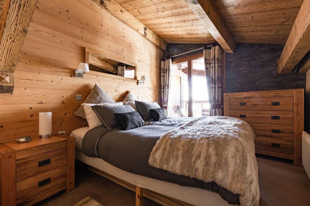 Luxury Avoriaz Chalet with hot tub photo 2