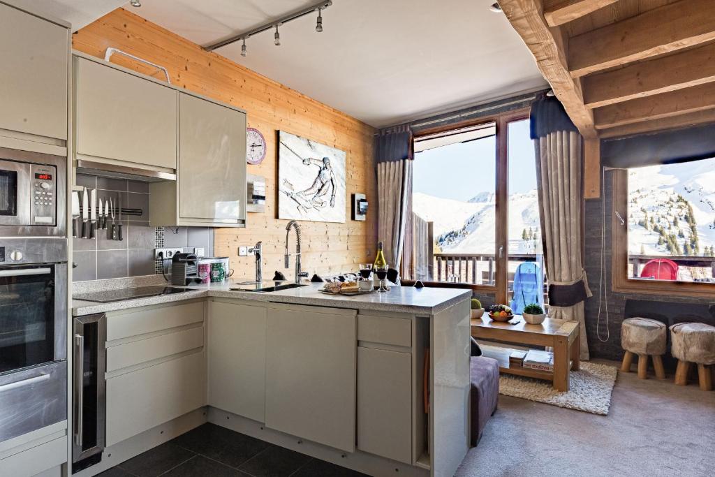Luxury Avoriaz Chalet with hot tub photo 4