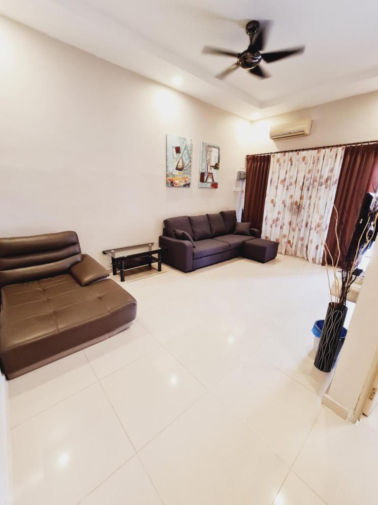 Air-home No135 at Kpg Boyan, 6Pax, 2 Parking space & Netflix Smart TV photo 1