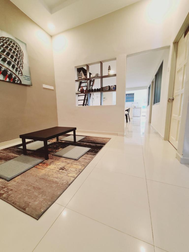 Air-home No135 at Kpg Boyan, 6Pax, 2 Parking space & Netflix Smart TV photo 4