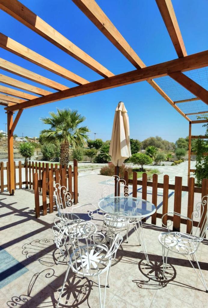 Vlycha Beach Apartments photo 3