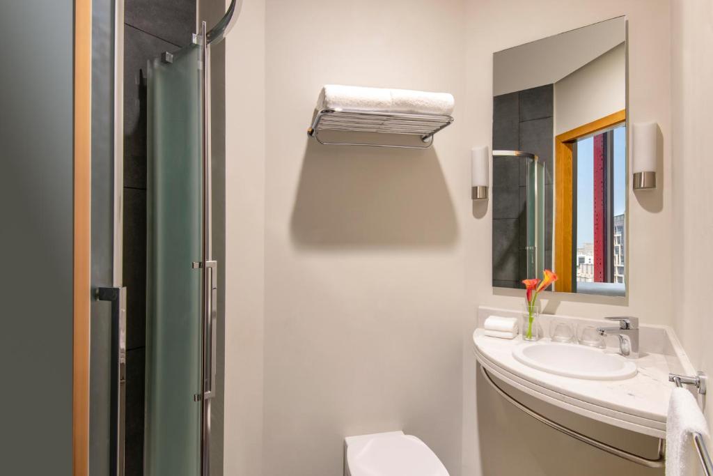 Ibis Doha Room Type - Standard Room with 2 single bed