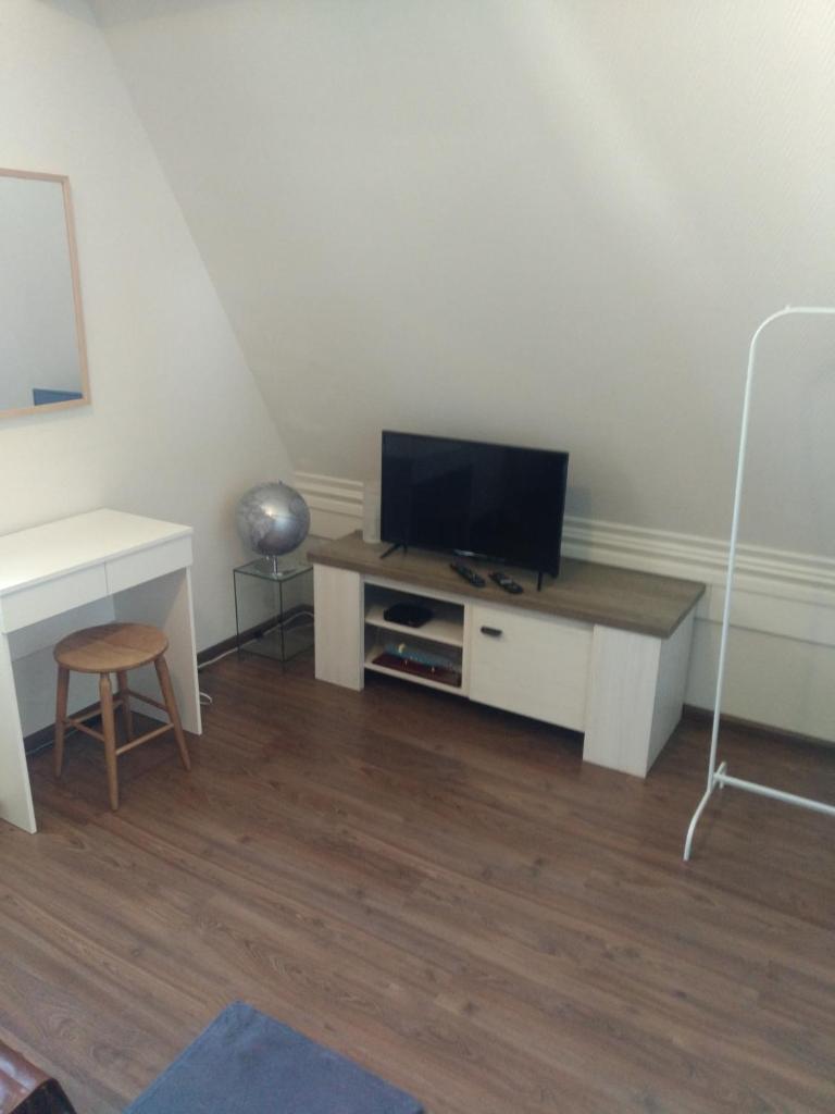 etage met slaap, en badkamer photo 1