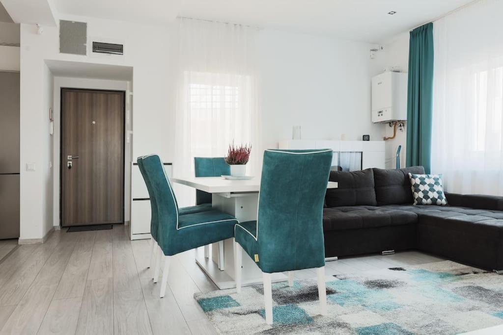Ambassador Apartment photo 3