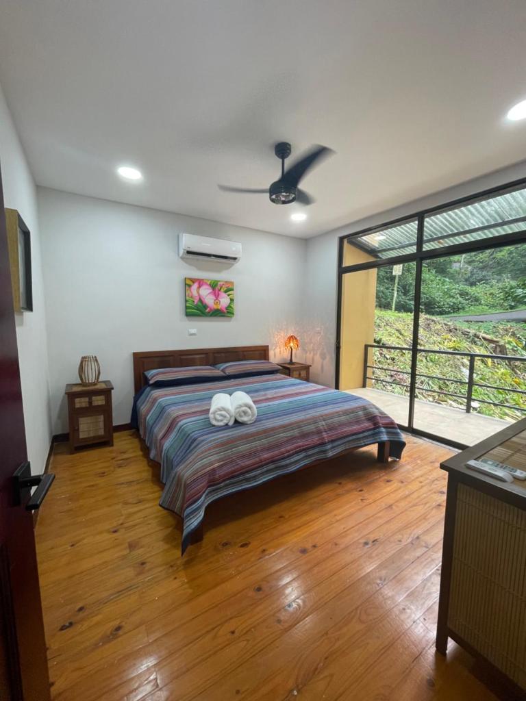 Private 5 Bedroom Home with Pool! photo 4