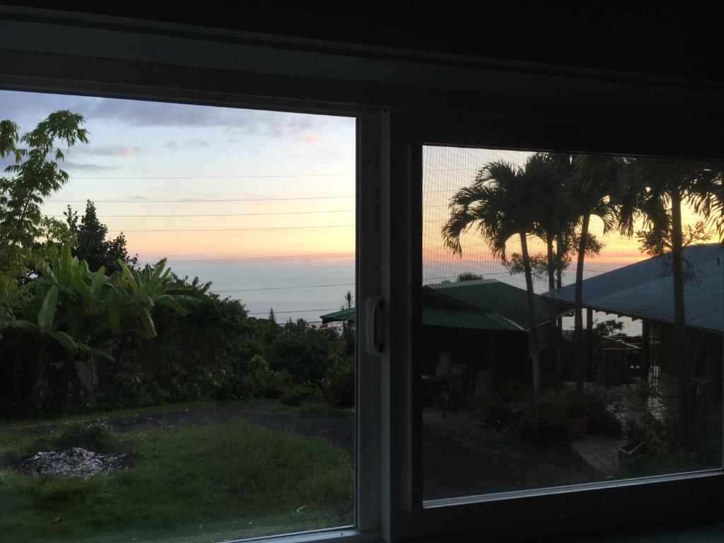 Holualoa bungalows image