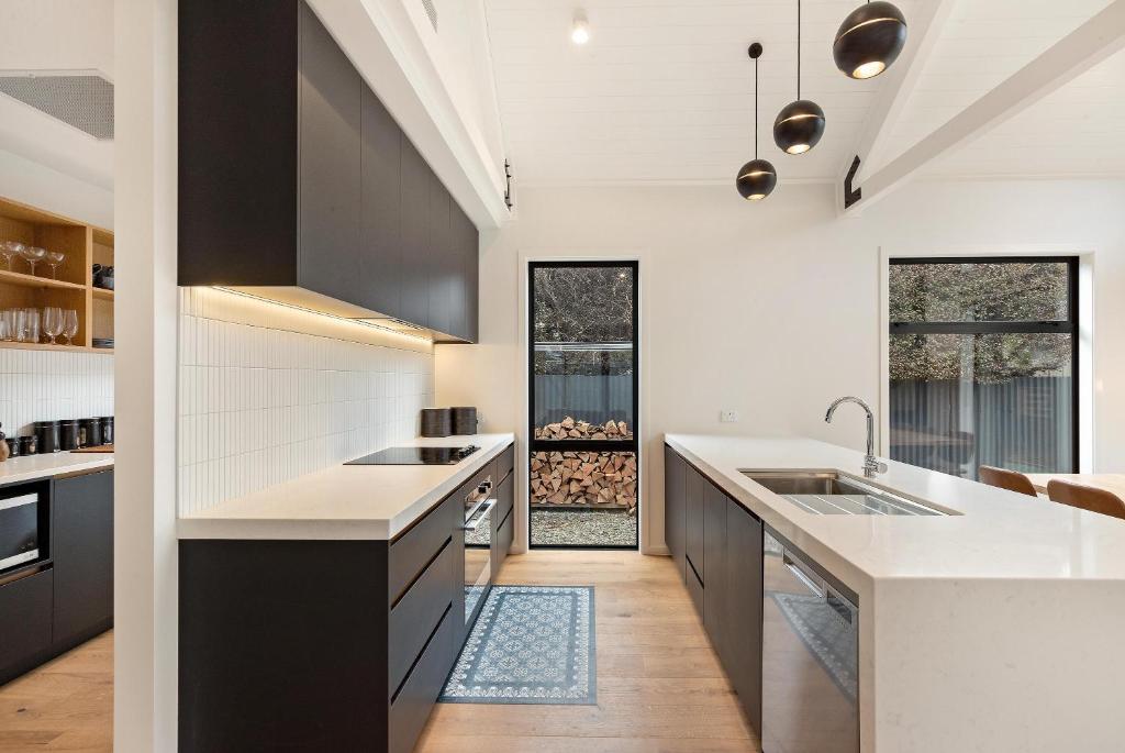 Luxe Arrowtown Home photo 4
