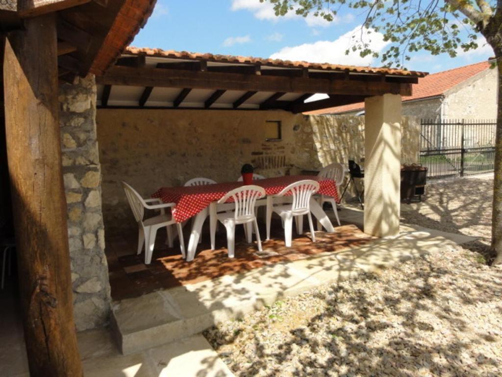 Gîte Charroux - Allier, 4 pièces, 7 personnes - FR-1-489-271 photo 2