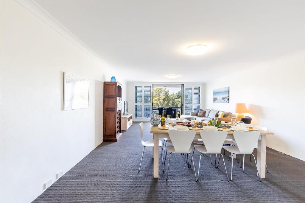 The Dunes15 fabulous unit with pool tennis court and across the road to the beach photo 2