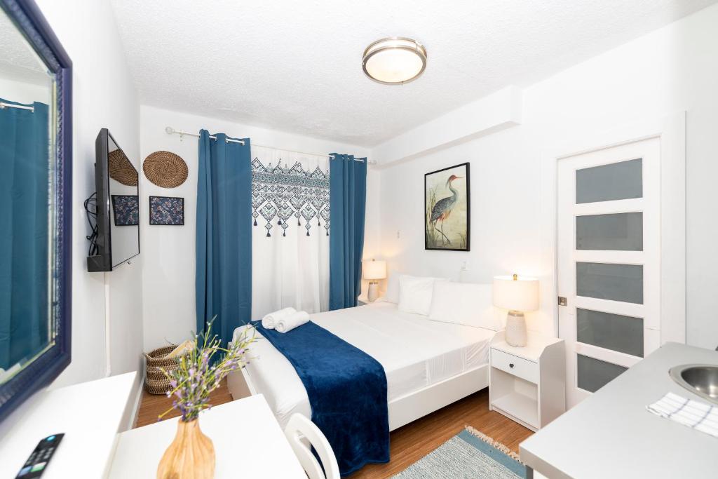 South of Fifth Ocean Drive Apt image