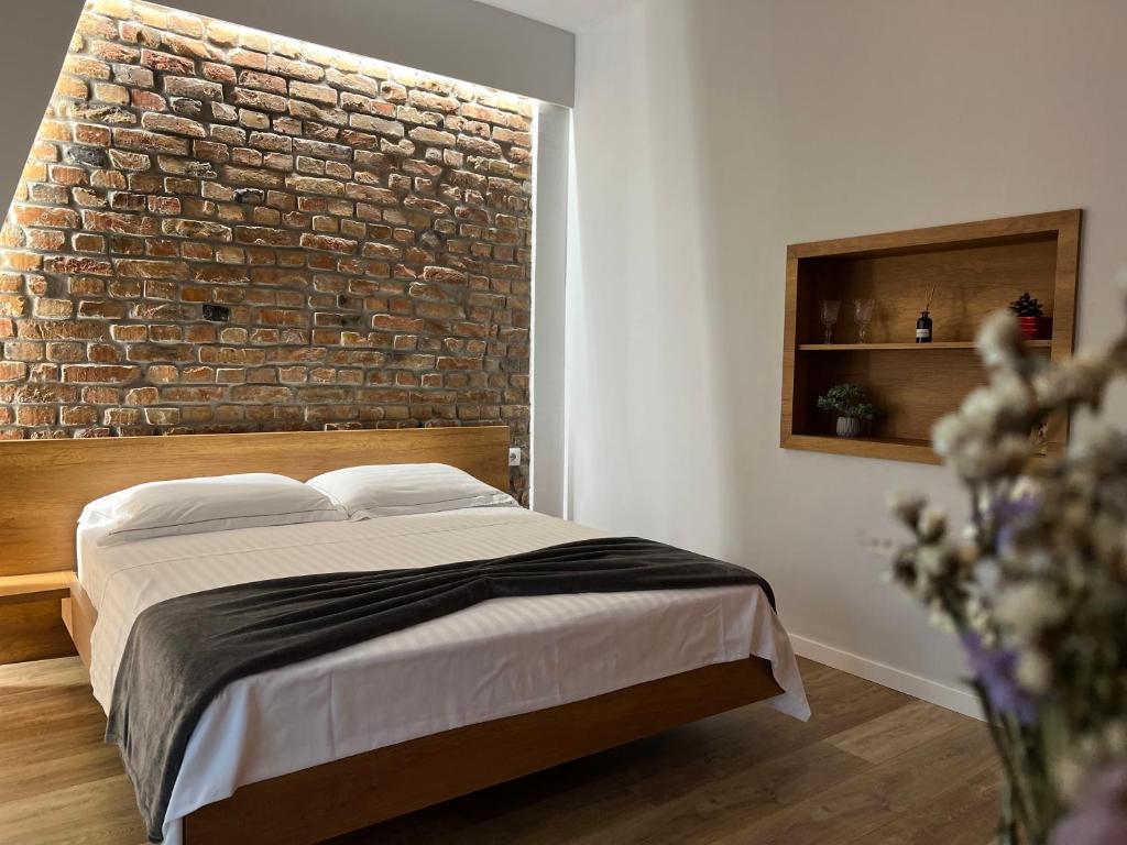 KONI's Studio Apartments photo 2