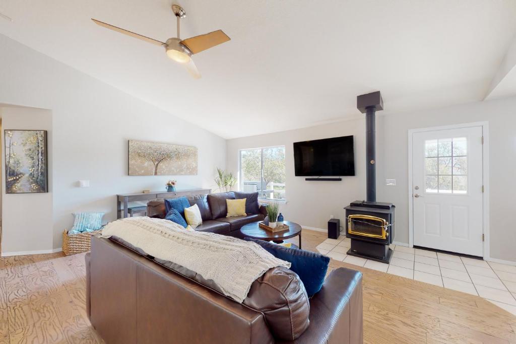 Five Oaks Circle Ranch photo 1