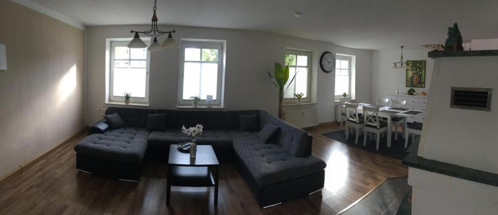 Schöne Große Wohnung, Terrasse, Kamin, Parkplatz, 2 Schlafzimmer photo 3