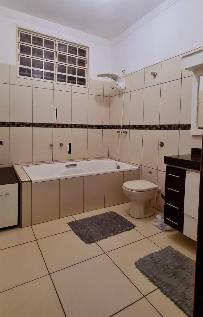 Casa com banheira para até 12 pessoas prox USP-HC fácil acesso para Arena EUROBIKE com Wi-Fi photo 1