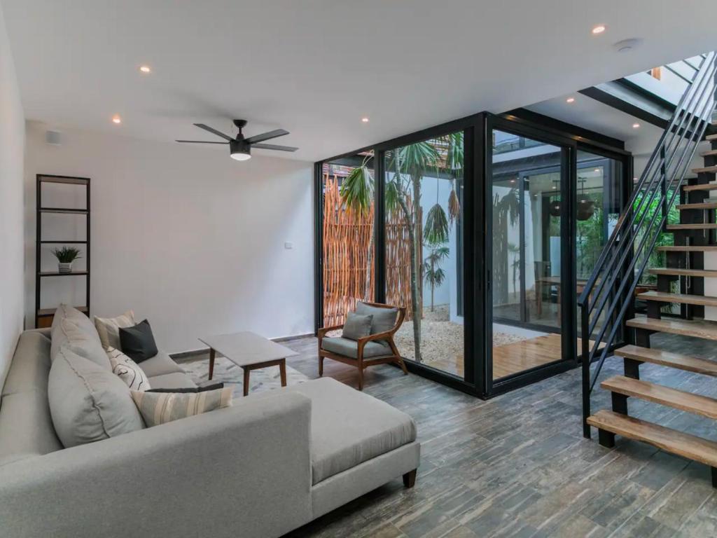 Jungle townhouse 4BR for 9 guests, Chef,Spa and Private plunge pool photo 1