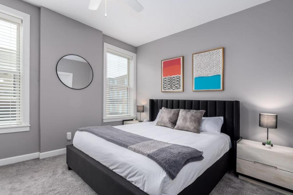 Soaring 2-Bedroom Parkside Loft Walkable to it All photo 3