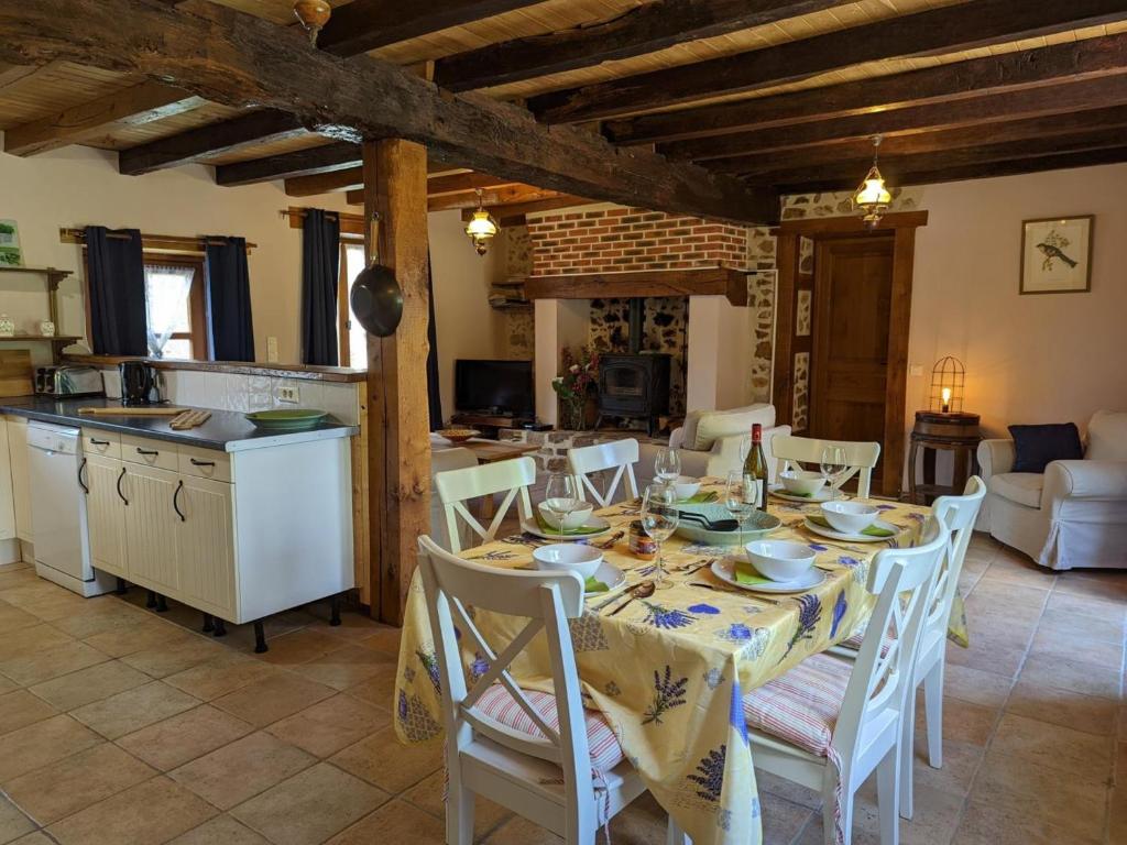 Gîte Massignac, 4 pièces, 6 personnes - FR-1-653-213 photo 1