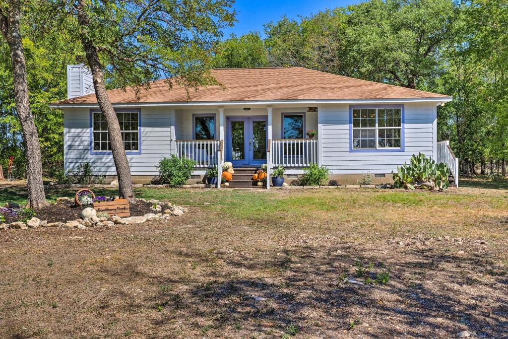 Charming Cottage Retreat 4 Mi to Dtwn Salado