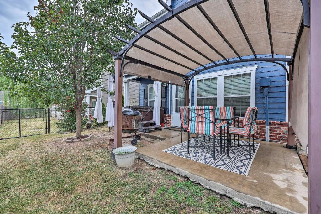 Inviting Townhome with Hot Tub, Walk to Lake! photo 1