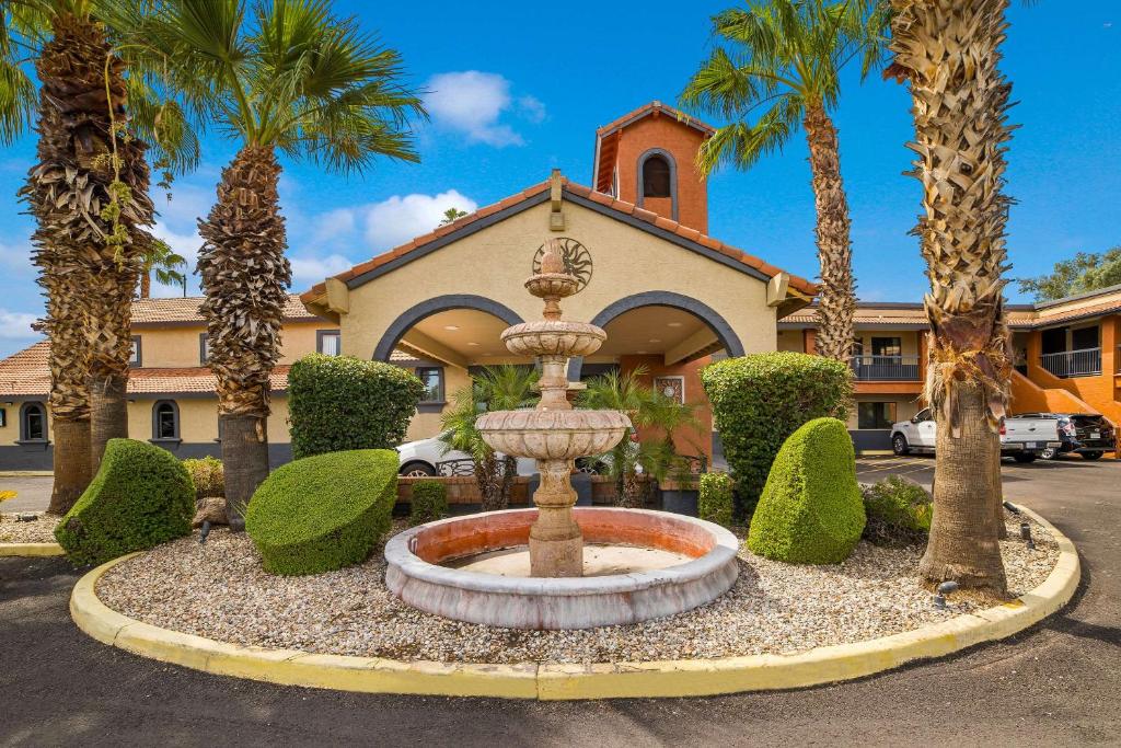 Quality Inn & Suites Goodyear - Phoenix West image