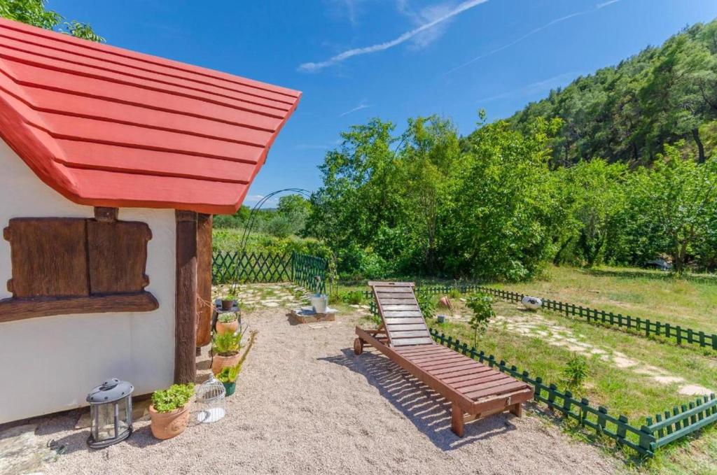 Immaculate 2-Bed Cottage near Krka Waterfalls photo 3