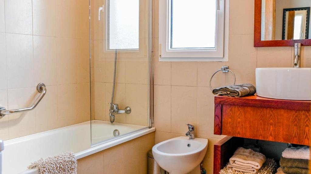 Beautiful Apartment overlooking communal gardens and pool JL112LT photo 2
