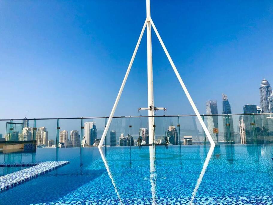 Luxury Modern Studio in JLT with Amazing View & Rooftop Pool - sleeps 3 photo 4