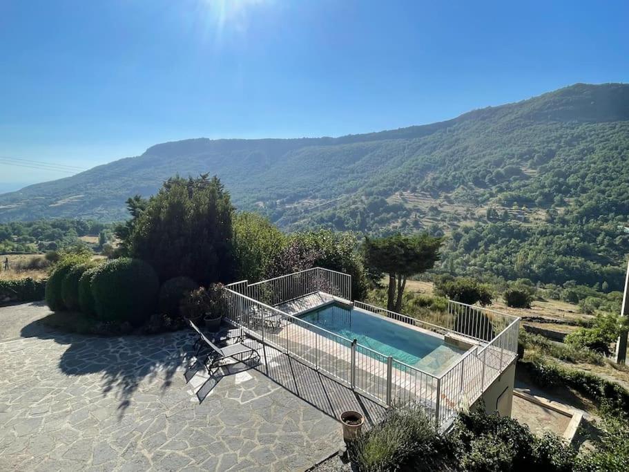 Gites en Ardèche avec Piscine et vue magnifique sur la vallée photo 1