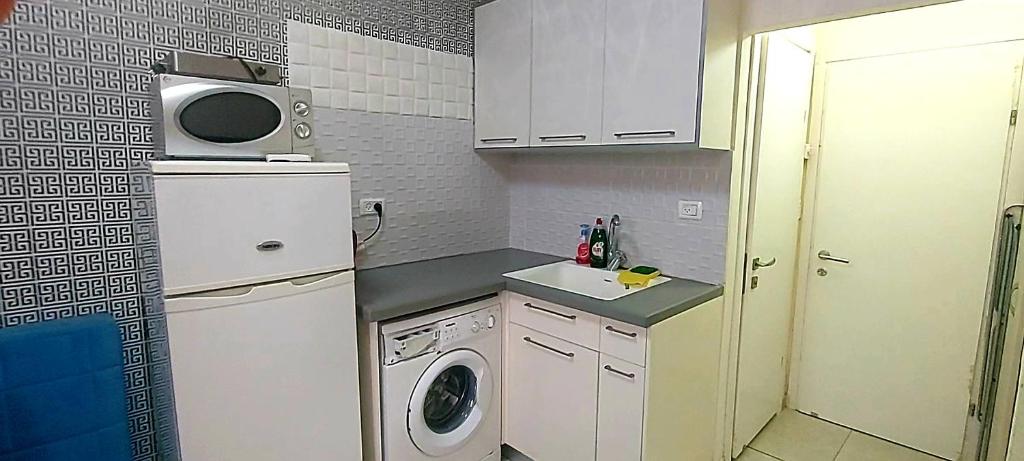 Beachfront Studio Apartment Bat Yam 412 photo 4