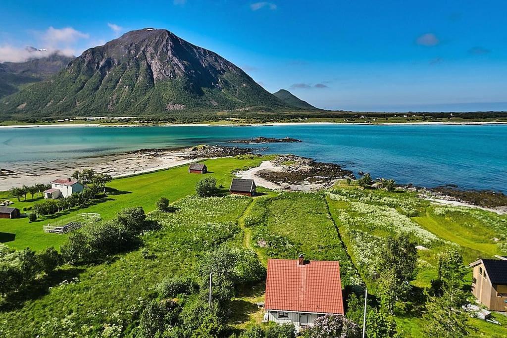 Koselig hus med strandlinje