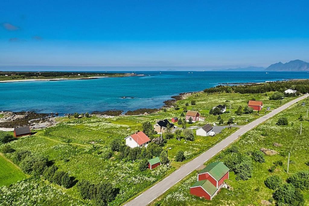 Koselig hus med strandlinje photo 1