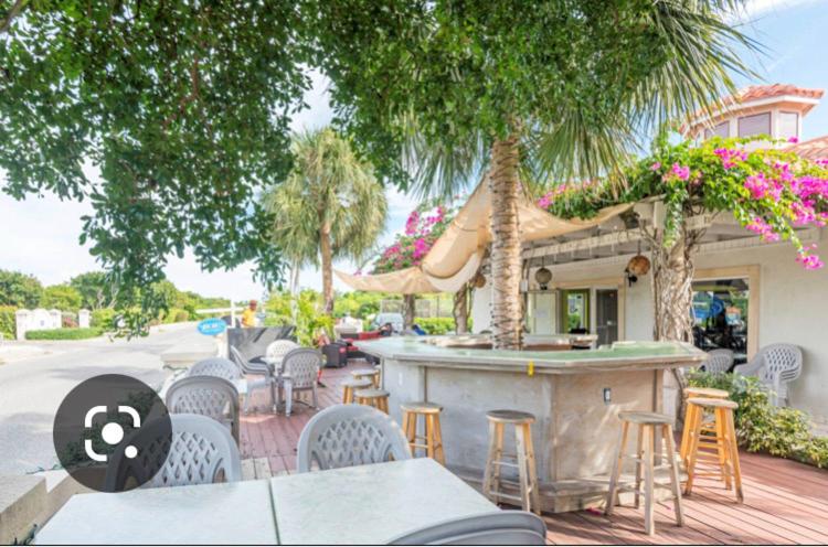 La Vista Azul - Lovely Spacious Condo close to Grace Bay - Free Wi-Fi photo 1