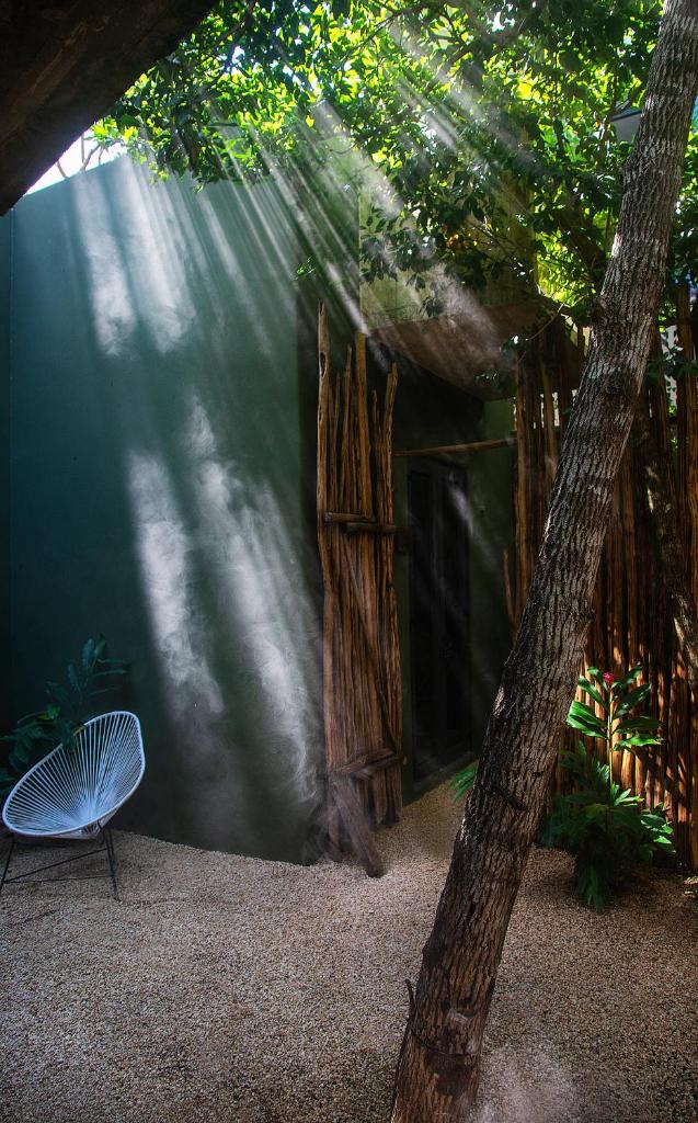 Loba Tulum Male Only photo 1