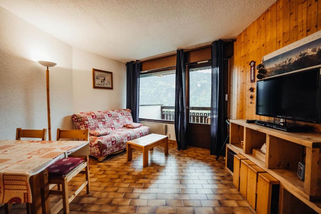 Nice Studio with balcony ski-in ski-out chairlift 5 mins walk