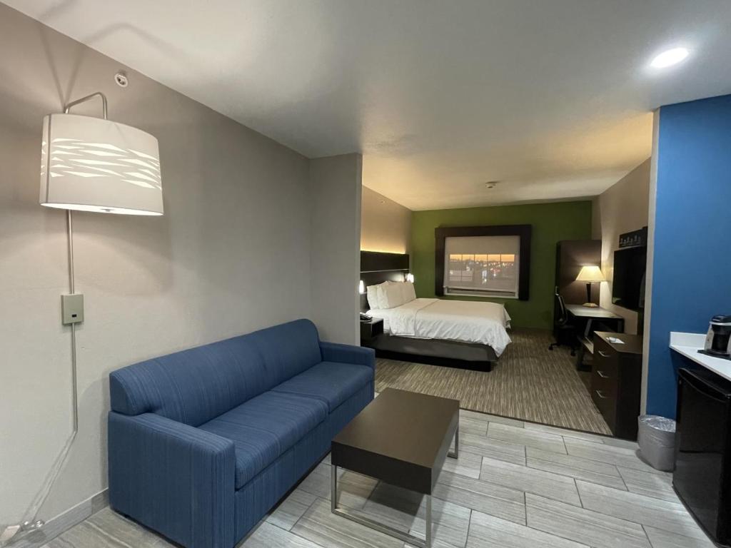 Holiday Inn Express Hotel and Suites Ada, an IHG Hotel photo 2