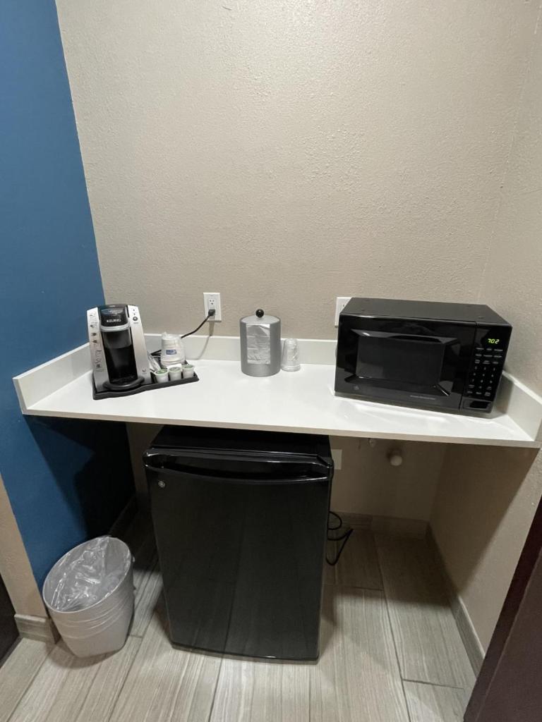 Holiday Inn Express Hotel and Suites Ada, an IHG Hotel photo 3