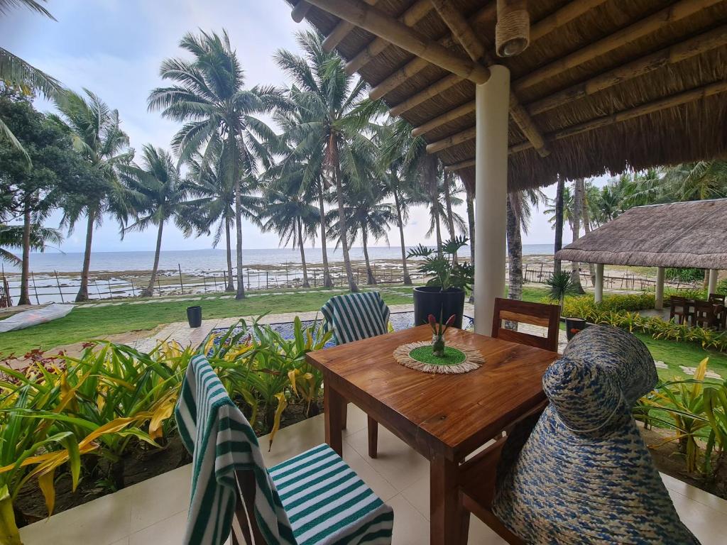 Antique Amor Bungalows & Villas - Tap to explore photos