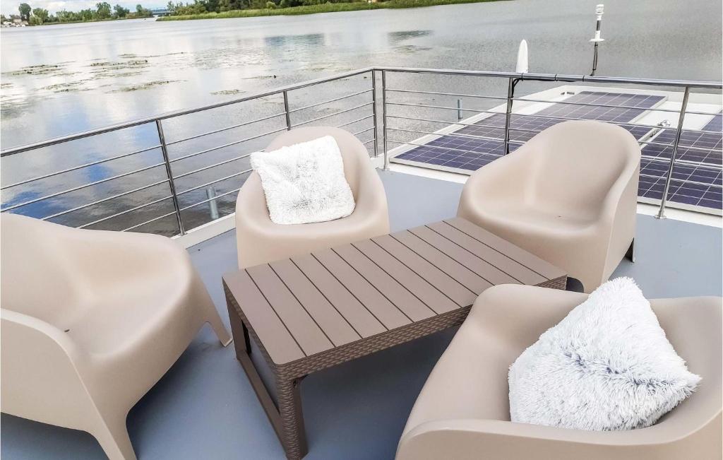 Stunning Ship-boat In Havelsee Ot Ktzkow With 1 Bedrooms photo 1