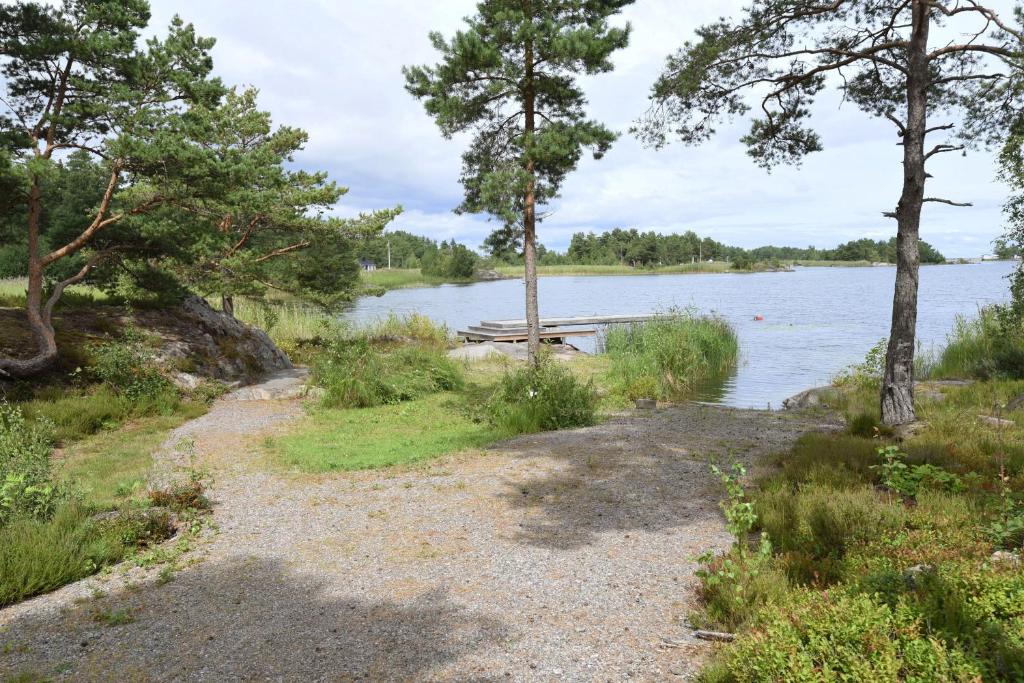 Cottage with a nice view of Lake Vanern outside Mellerud photo 4