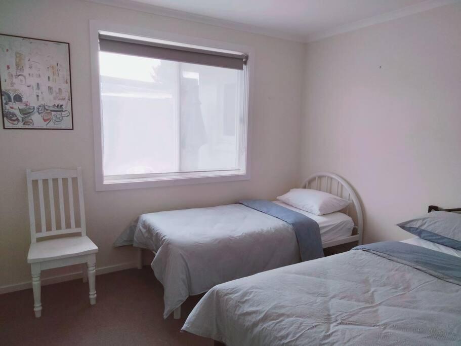 Comfortable three bedroom home close to the beach photo 2