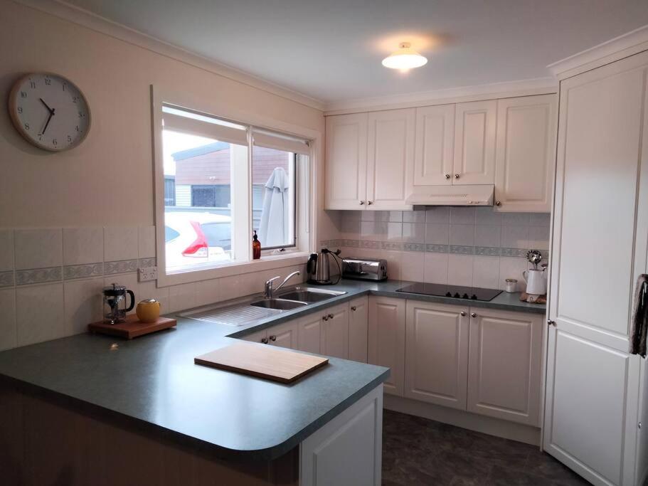Comfortable three bedroom home close to the beach photo 3