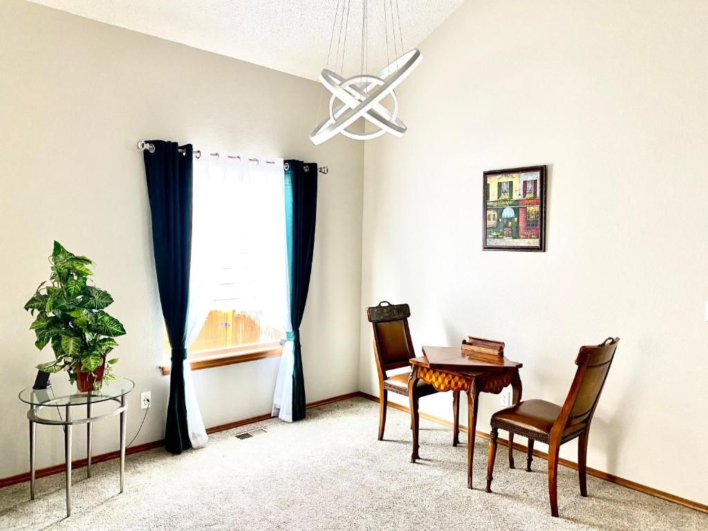 Artsy Home close to USAFA with Fireplace and Patio photo 3