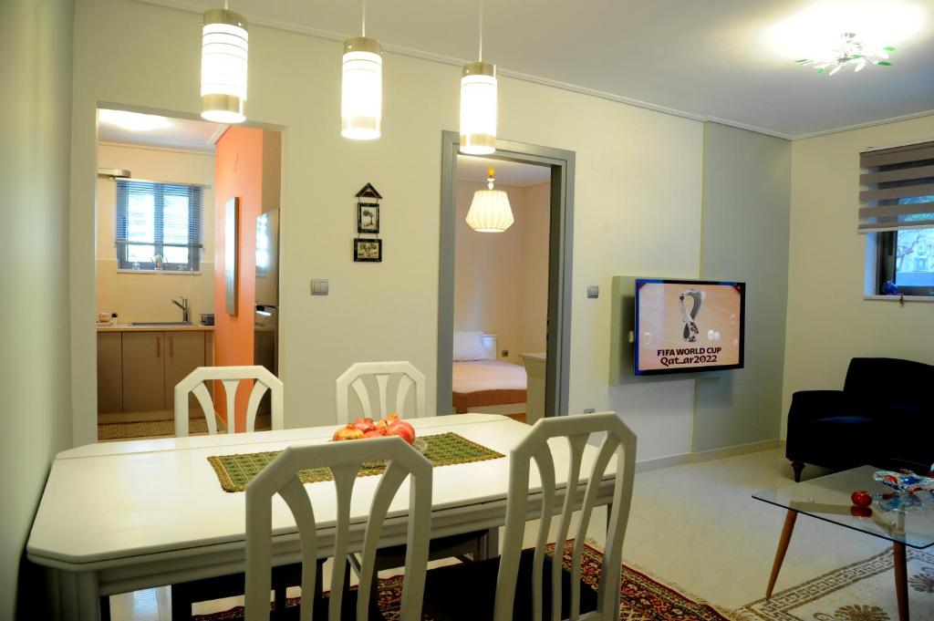Olive and Orange Apartment photo 3