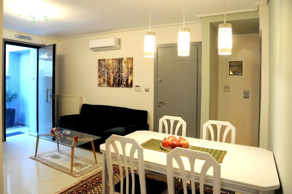 Olive and Orange Apartment photo 4