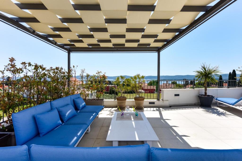 Villa Azzuro with jacuzzi and pool photo 2
